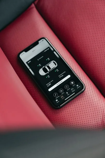 Présentation de ChatGPT d’OpenAI sur un écran d’ordinateur portable mettant en lumière les nouvelles fonctionnalités d’IA.